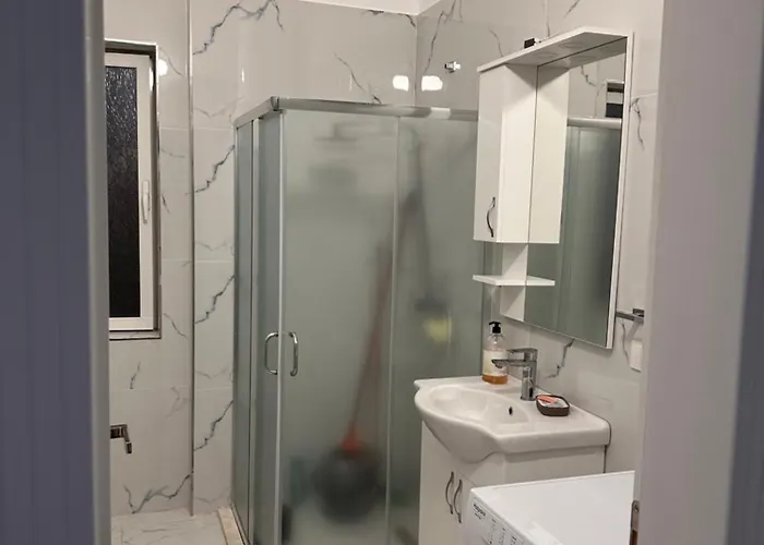 Det Golden * Golem (Tirana)